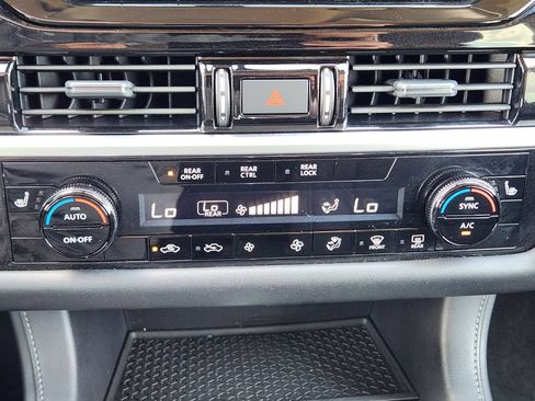 Used 2025 Nissan Pathfinder SV FWD image 19