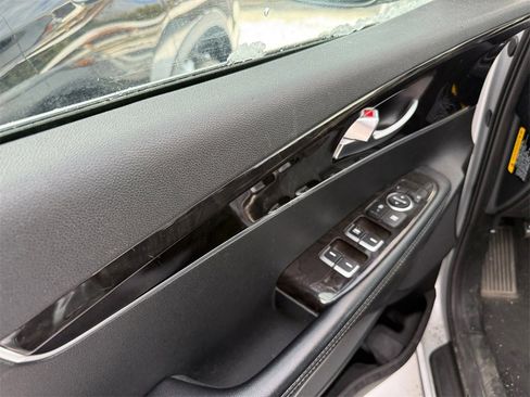 Used 2016 Kia Sorento LX w/ LX Convenience Package image 14