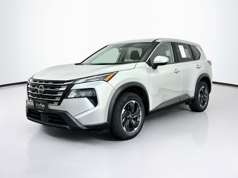 Used 2025 Nissan Rogue SV AWD/4WD image 3