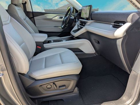 Used 2025 Ford Explorer Active w/ Active Comfort Package RWD image 23