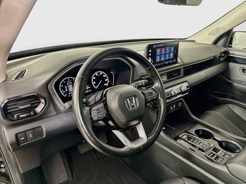 Certified 2025 Honda Pilot Touring image 10