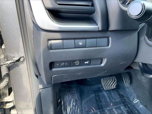 Used 2025 Nissan Rogue SV w/ SV Premium Package AWD/4WD image 26