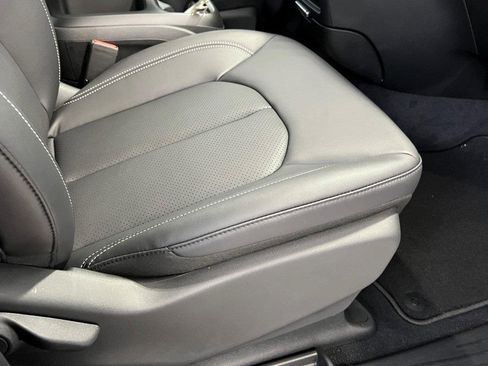 New 2026 Chrysler Pacifica Select image 12