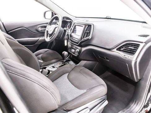 Used 2020 Jeep Cherokee Latitude FWD image 32