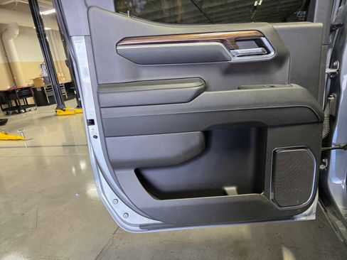 Used 2023 Chevrolet Silverado 1500 LT Trail Boss w/ LT Trail Boss Premium Package AWD/4WD image 10