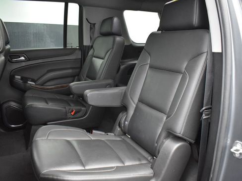 Used 2020 Chevrolet Suburban LT image 25