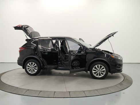 Used 2020 Nissan Rogue Sport SV FWD image 17