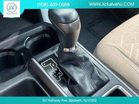 Used 2019 Toyota Tacoma TRD Sport w/ Technology Package image 19