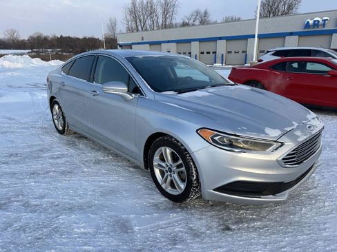 Used 2018 Ford Fusion SE w/ Fusion SE Technology Package image 11