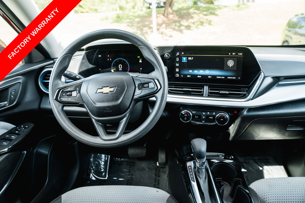 Used 2025 Chevrolet Trax LT FWD image 13