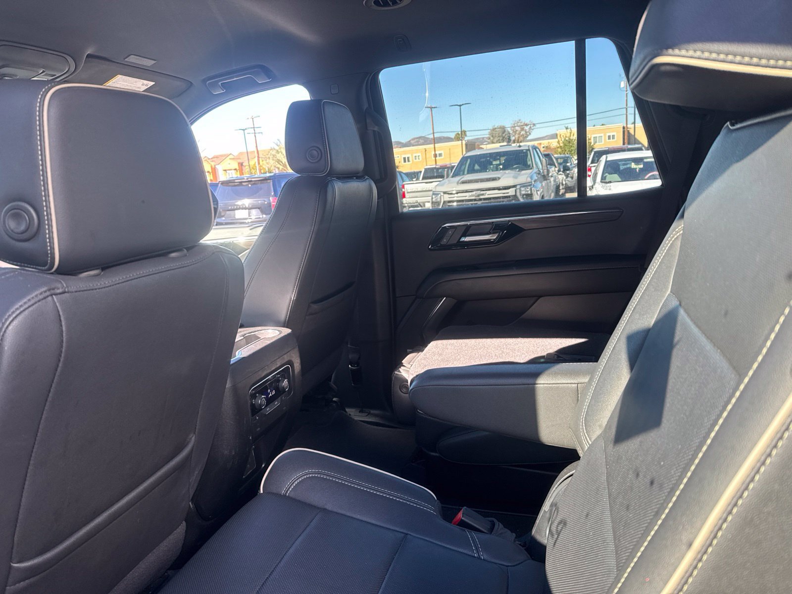 Used 2025 Chevrolet Tahoe Premier AWD/4WD image 7