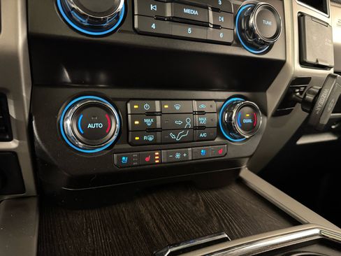 Used 2021 Ford F250 Lariat image 32