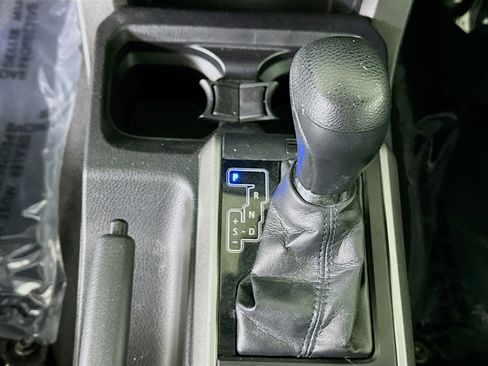 Used 2021 Toyota Tacoma SR5 RWD image 19