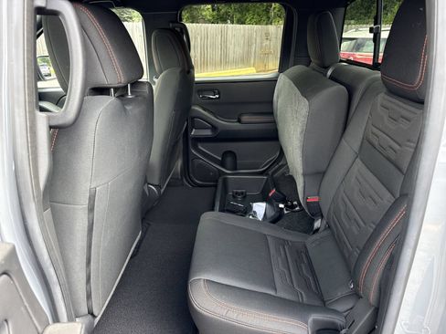 Used 2025 Nissan Frontier PRO-4X AWD/4WD image 10