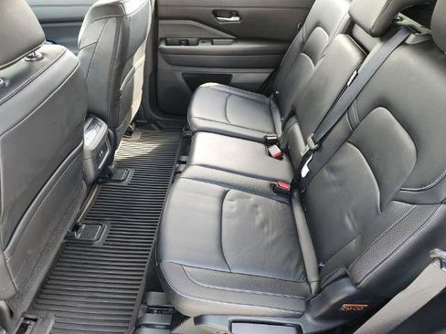 Certified 2024 Nissan Pathfinder SL FWD image 19