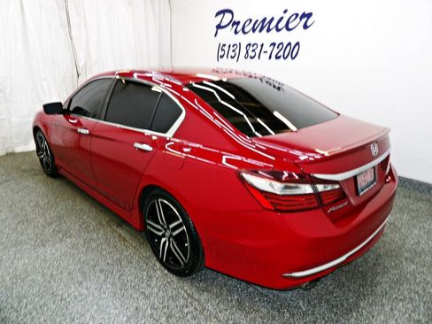 Used 2017 Honda Accord Sport image 4