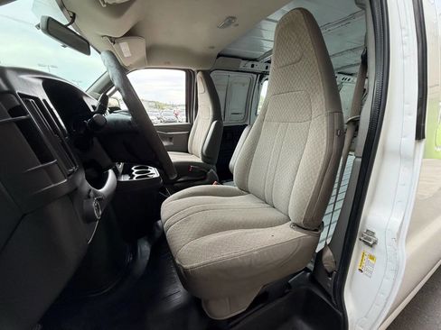 Used 2016 Chevrolet Express 2500 Extended image 13