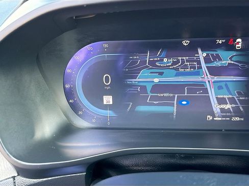 Used 2023 Volvo XC40 B5 Plus image 23