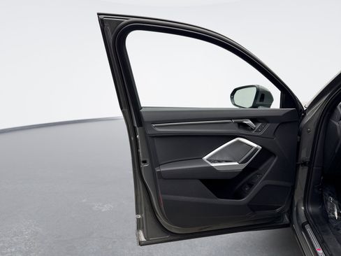 Used 2024 Audi Q3 2.0T Premium image 9