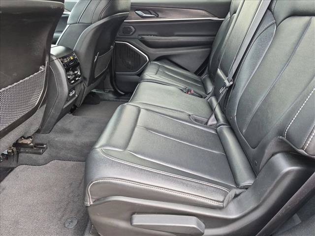 Used 2024 Jeep Grand Cherokee L Limited w/ Black Appearance Package AWD/4WD image 19