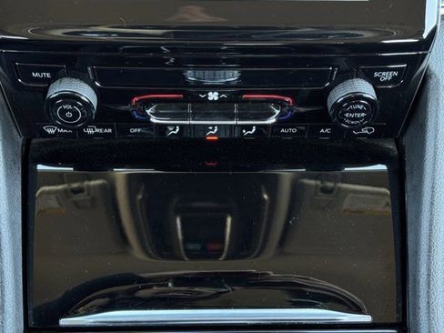 Used 2023 Jeep Grand Cherokee Laredo image 19