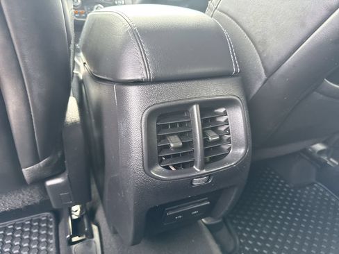 Used 2019 Jeep Cherokee Latitude Plus w/ Cold Weather Group AWD/4WD image 20
