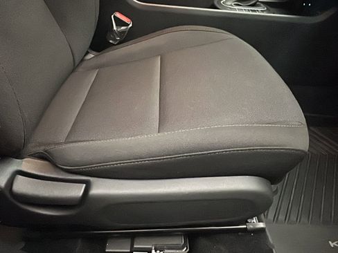 Certified 2025 Hyundai Kona SE image 16