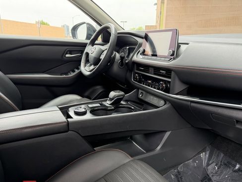 Used 2025 Nissan Rogue SV AWD/4WD image 38