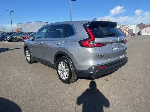 Used 2023 Honda CR-V EX image 3