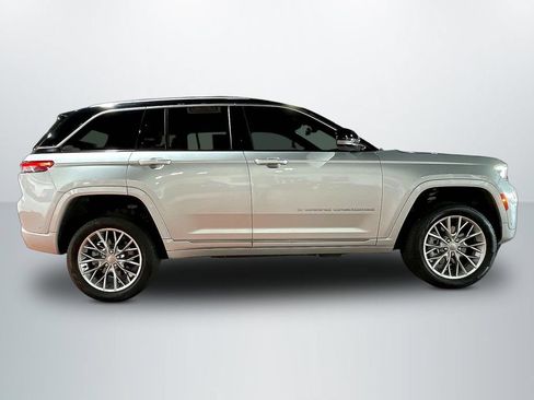 Used 2023 Jeep Grand Cherokee Summit AWD/4WD image 8