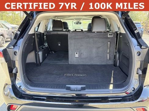 Used 2023 Toyota Highlander XLE image 12