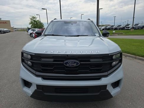 Used 2025 Ford Expedition Max Active AWD/4WD image 7