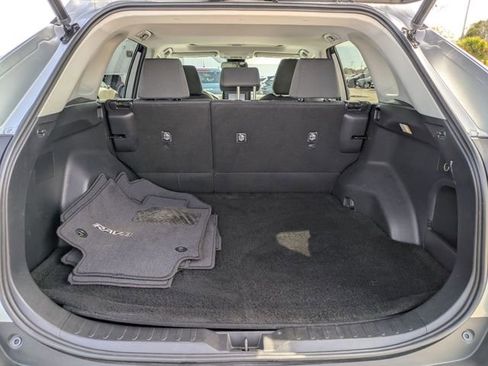 Used 2022 Toyota RAV4 XLE w/ Convenience Package image 30