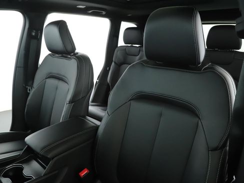 New 2026 Jeep Grand Cherokee Limited w/ Limited Altitude Package image 4