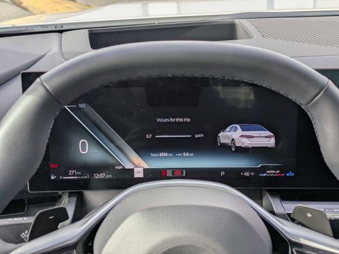 Used 2025 BMW 530i xDrive w/ Premium Package image 34