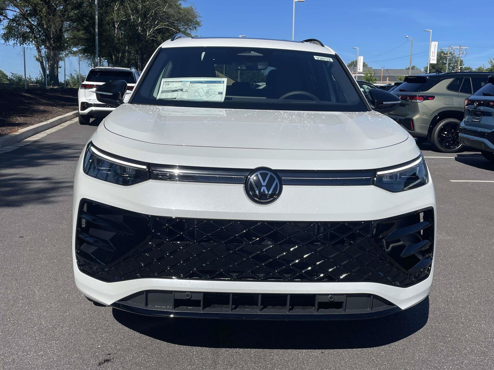 New 2026 Volkswagen Tiguan SE R-Line FWD image 2