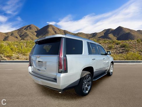 Certified 2018 Cadillac Escalade Luxury AWD/4WD image 4