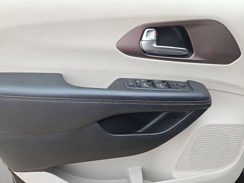 Used 2024 Chrysler Voyager LX FWD image 21