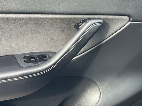 Used 2021 Tesla Model Y Long Range image 19