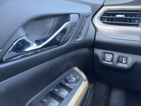 Used 2019 GMC Acadia Denali w/ Technology Package AWD/4WD image 26