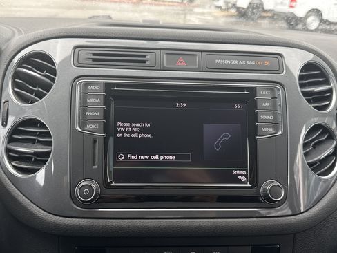 Used 2018 Volkswagen Tiguan Limited w/ Premium Package AWD/4WD image 19