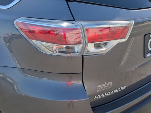 Used 2016 Toyota Highlander XLE AWD/4WD image 13