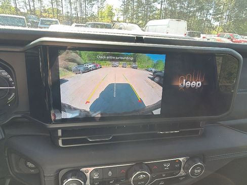 Used 2025 Jeep Wrangler Unlimited Rubicon 4xe w/ Convenience Group AWD/4WD image 32