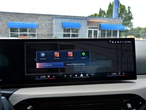 Used 2025 BMW 330i Sedan image 14