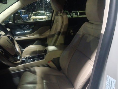 Used 2021 Lincoln Corsair AWD w/ Premium Package image 20