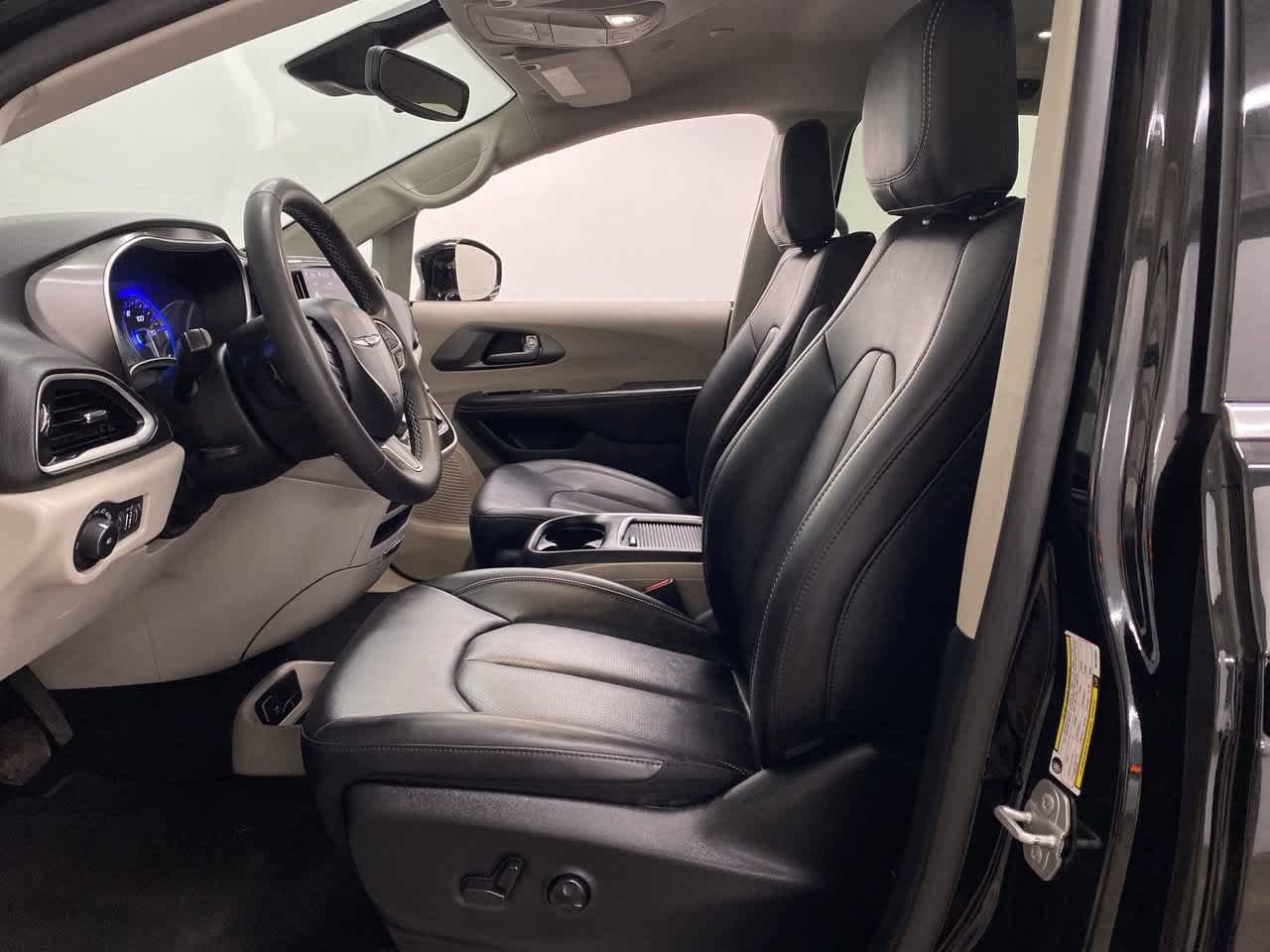 Used 2024 Chrysler Pacifica Touring-L FWD image 14