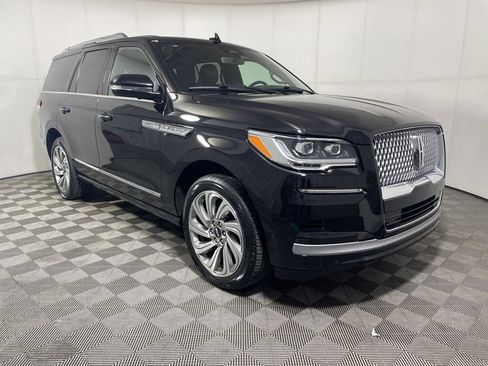 Used 2024 Lincoln Navigator Reserve AWD/4WD image 2