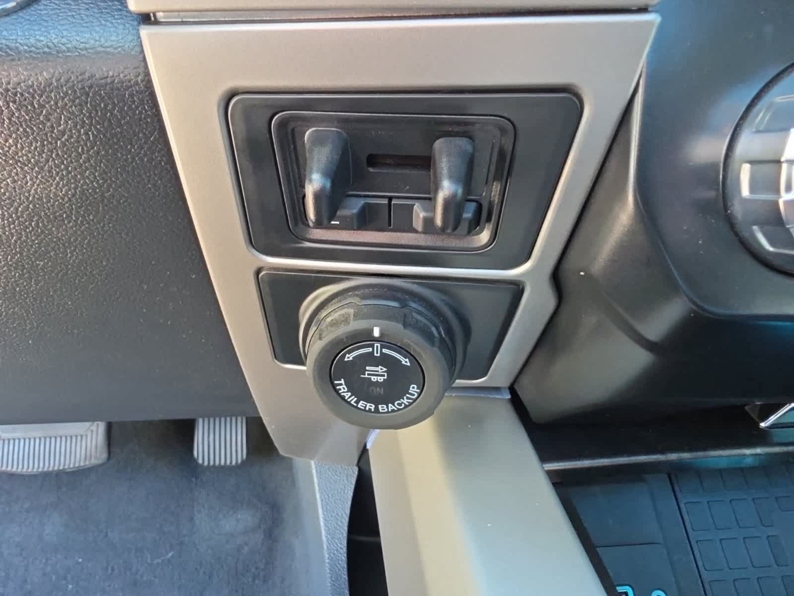 Used 2022 Ford F250 Lariat w/ Black Appearance Package AWD/4WD image 29