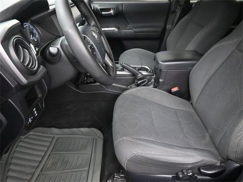 Used 2016 Toyota Tacoma TRD Sport image 17