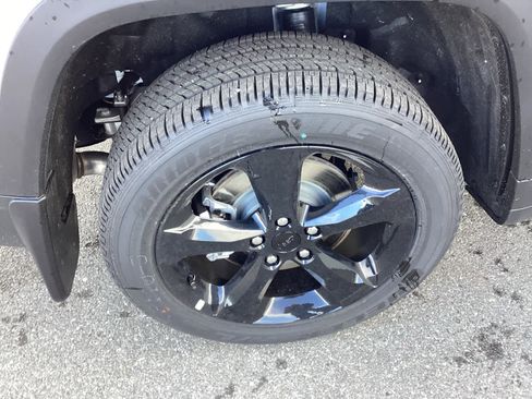 New 2025 Jeep Grand Cherokee L Laredo image 29